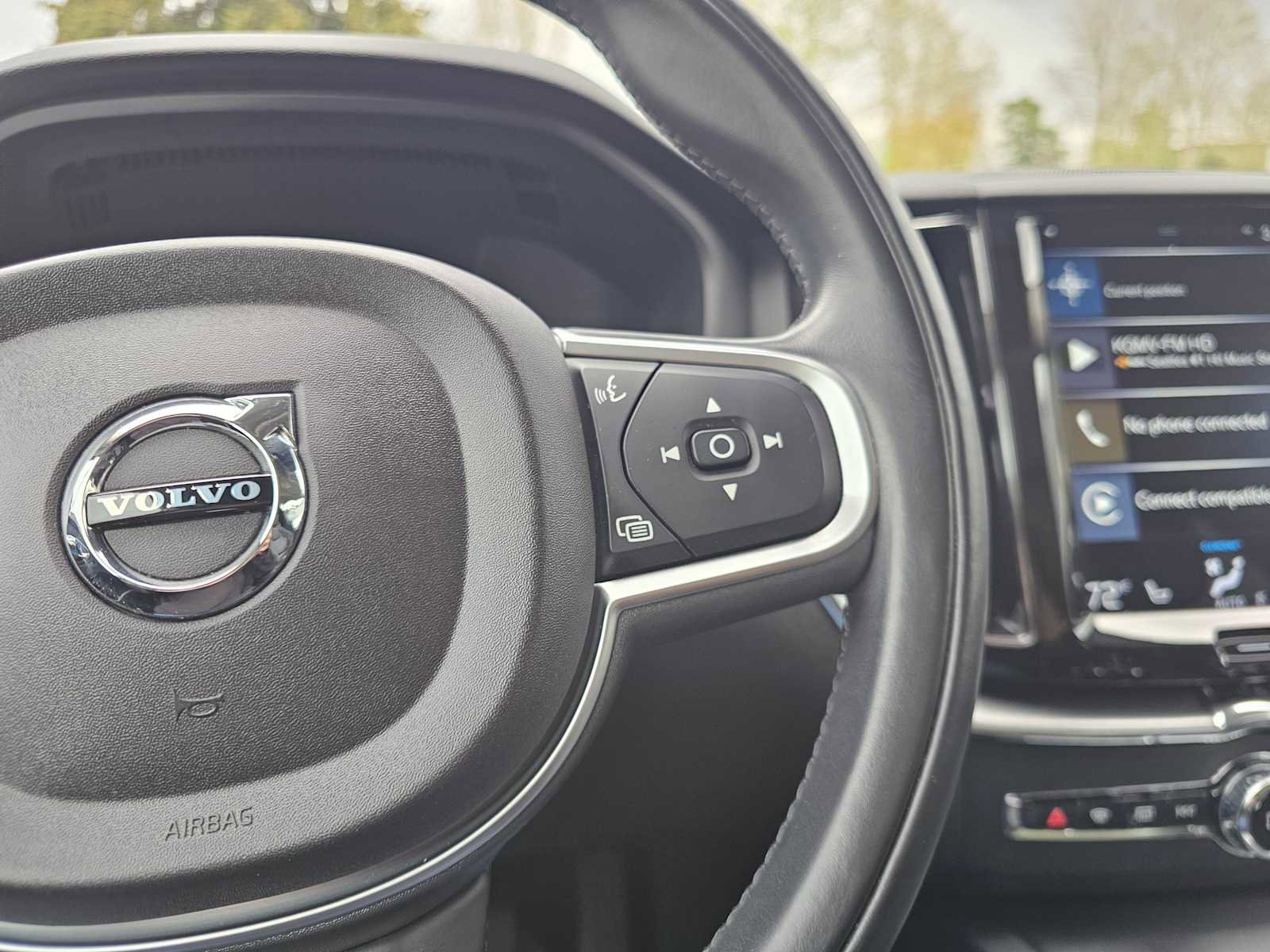 Used 2019 Volvo XC60 T5 Momentum w/ Multimedia Package image 31