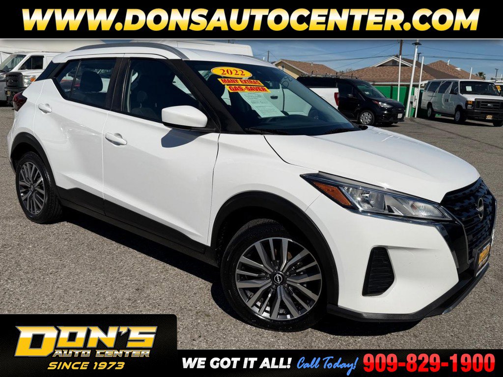 Used 2022 Nissan Kicks SV image 1