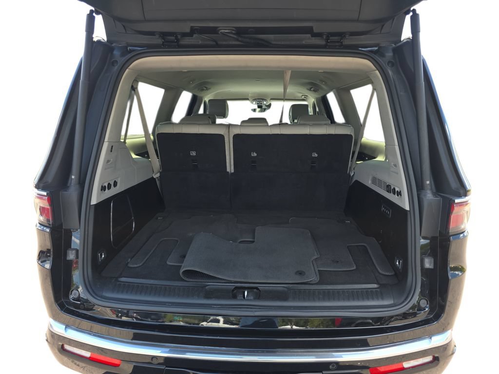 Used 2023 Jeep Wagoneer L Series III RWD image 29