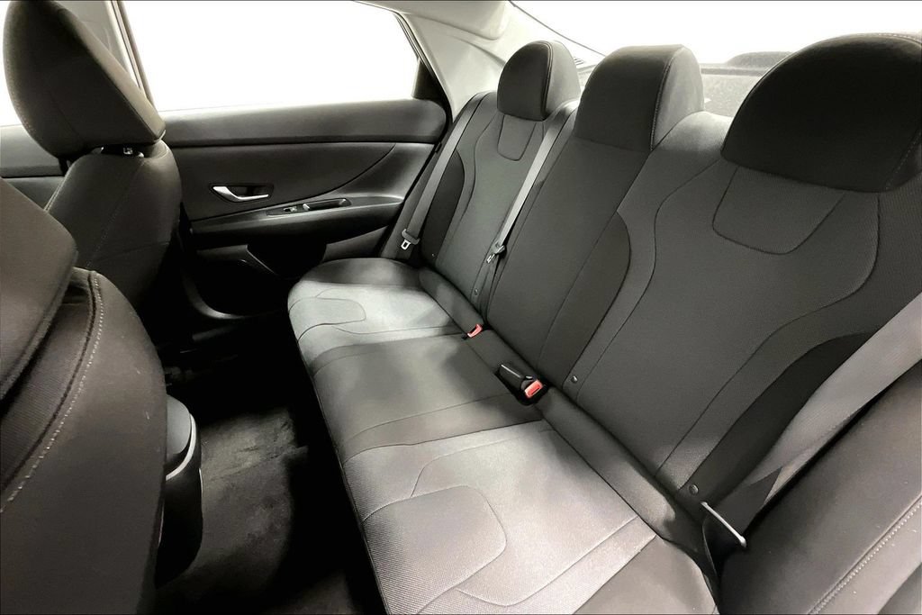 Used 2026 Hyundai Elantra SE FWD image 18