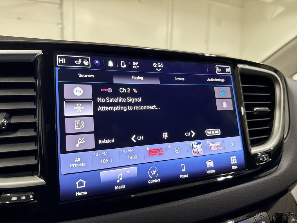 Used 2024 Chrysler Pacifica Touring-L image 14