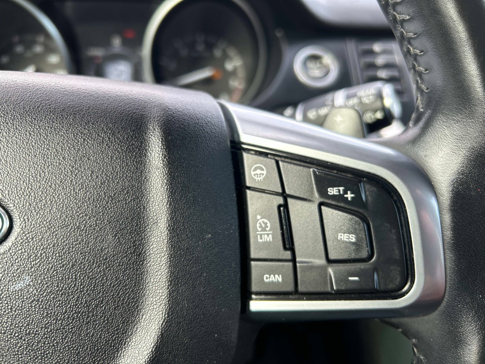 Used 2017 Land Rover Discovery Sport HSE Luxury AWD/4WD image 26