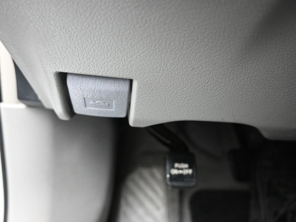 Used 2017 Toyota Camry LE image 25