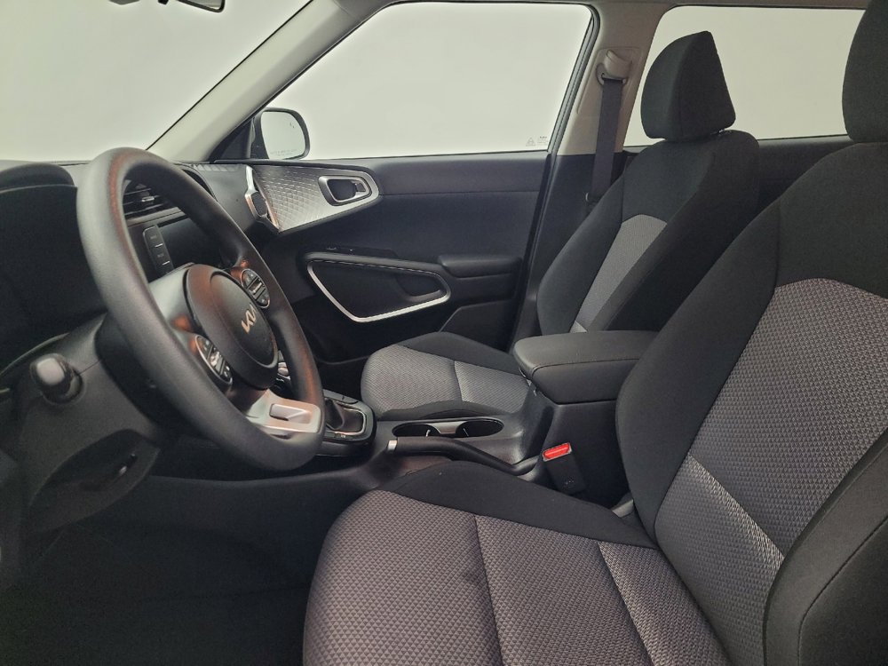 Used 2025 Kia Soul LX image 17