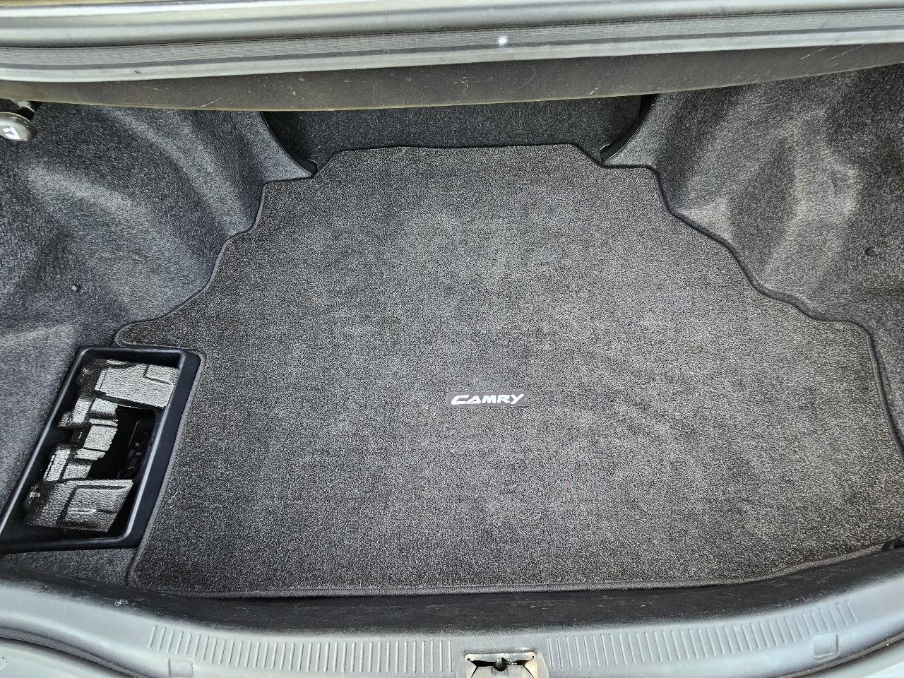 Used 2010 Toyota Camry LE image 25