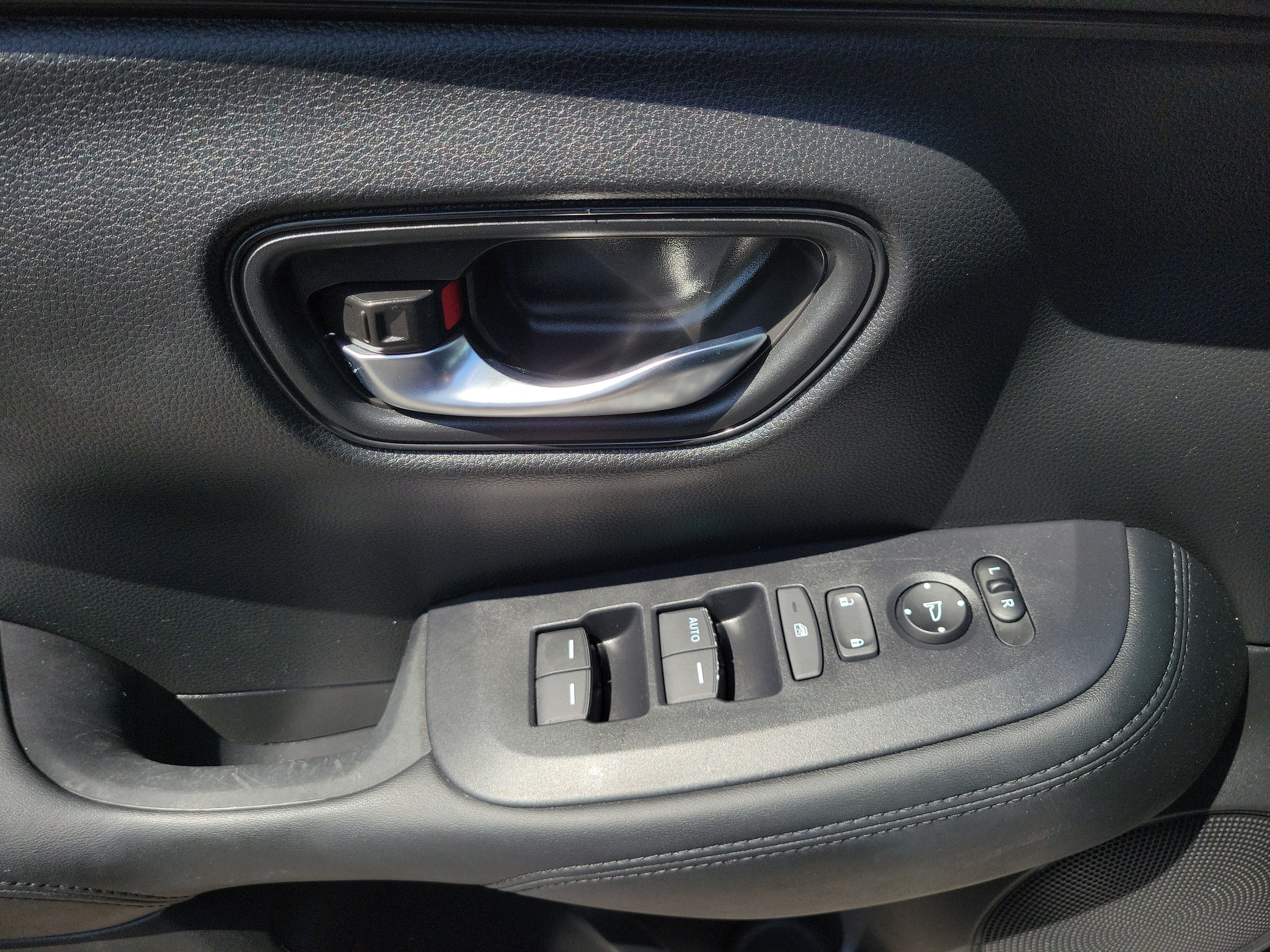 Used 2025 Honda HR-V LX image 22