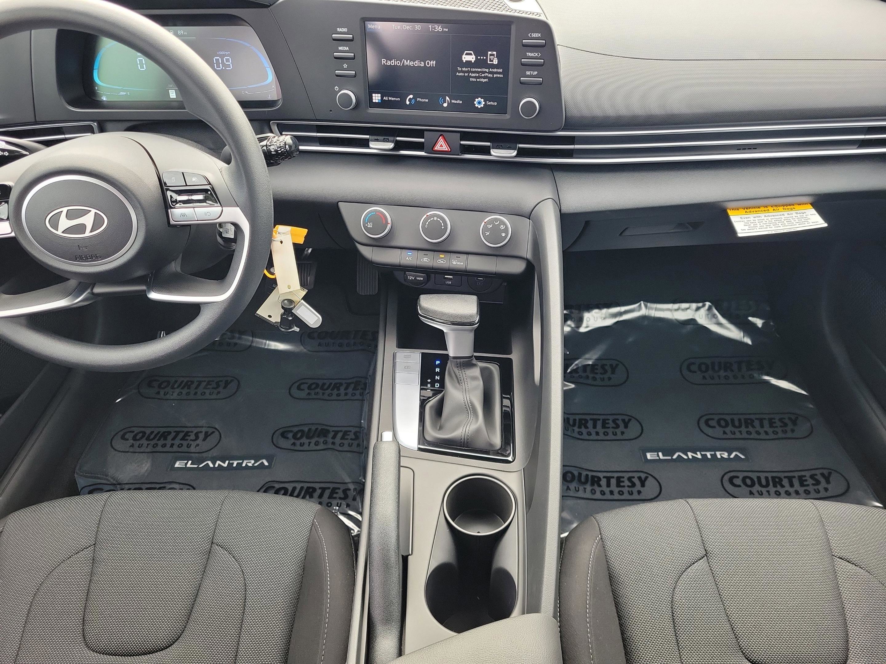 New 2026 Hyundai Elantra SE image 16