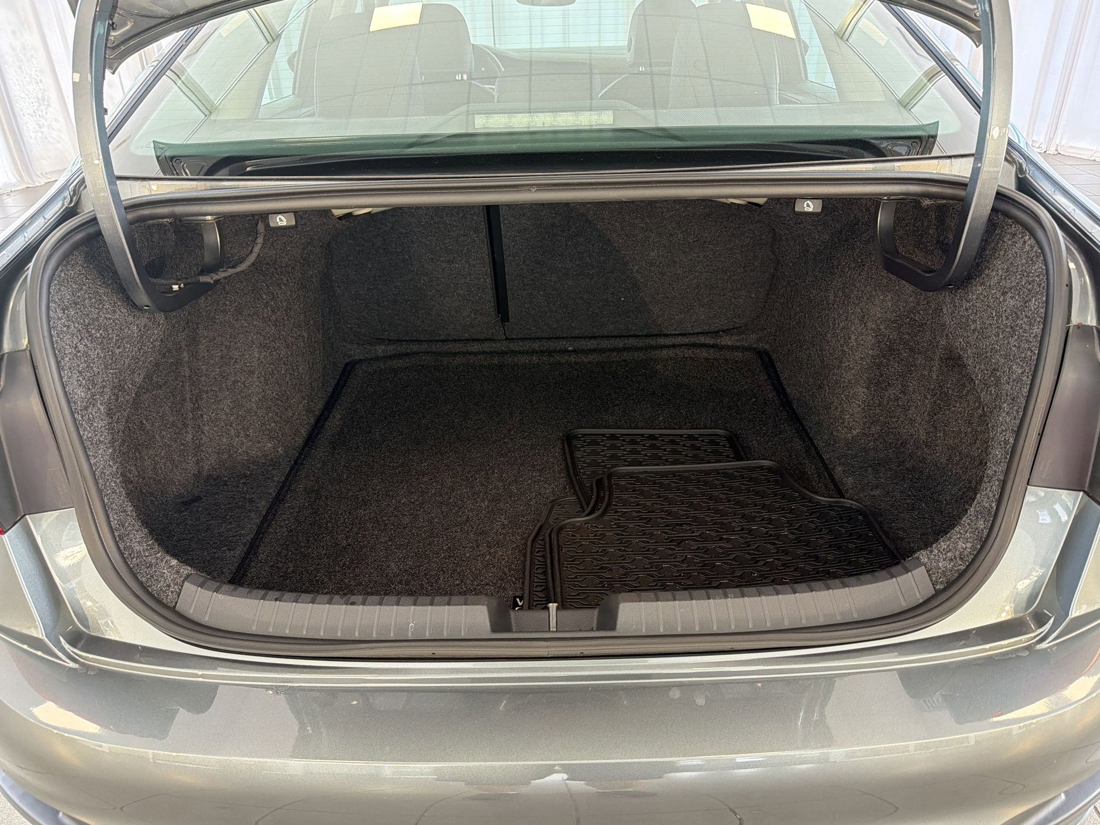 Used 2023 Volkswagen Jetta SE image 31