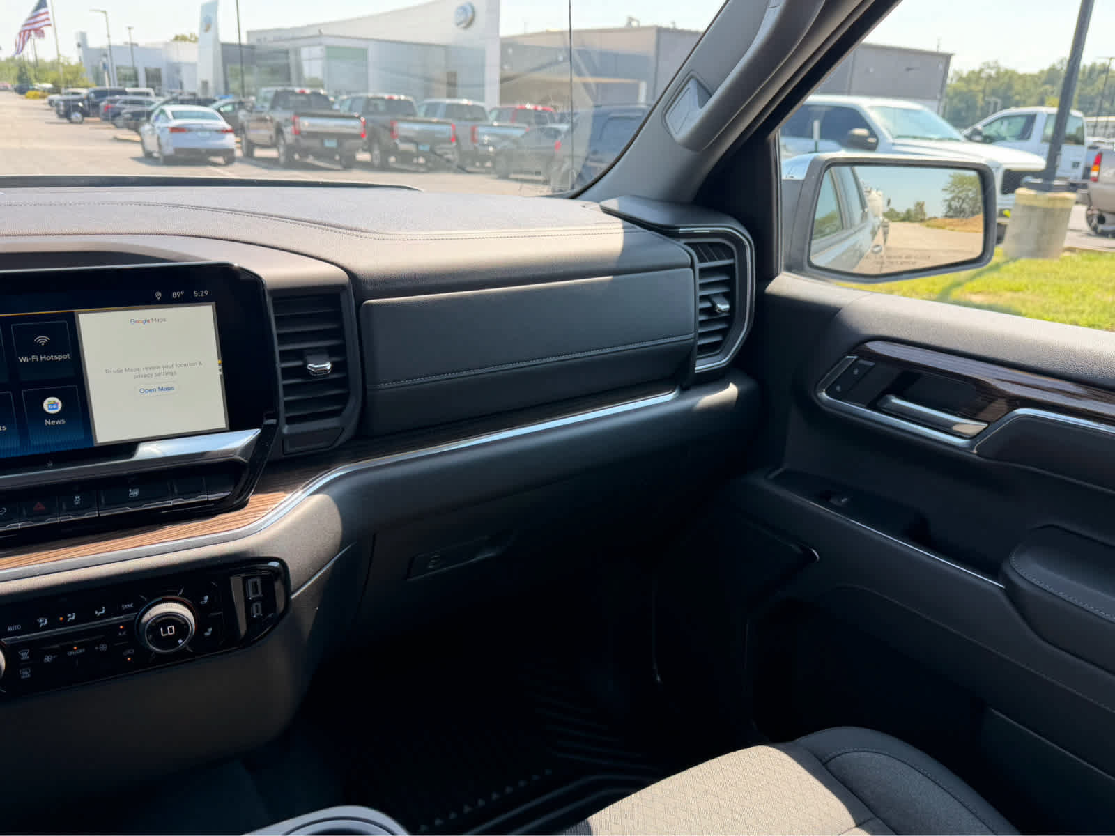 Used 2024 Chevrolet Silverado 1500 LT AWD/4WD image 16