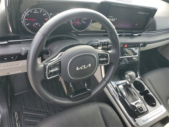 Certified 2023 Kia Carnival EX image 19