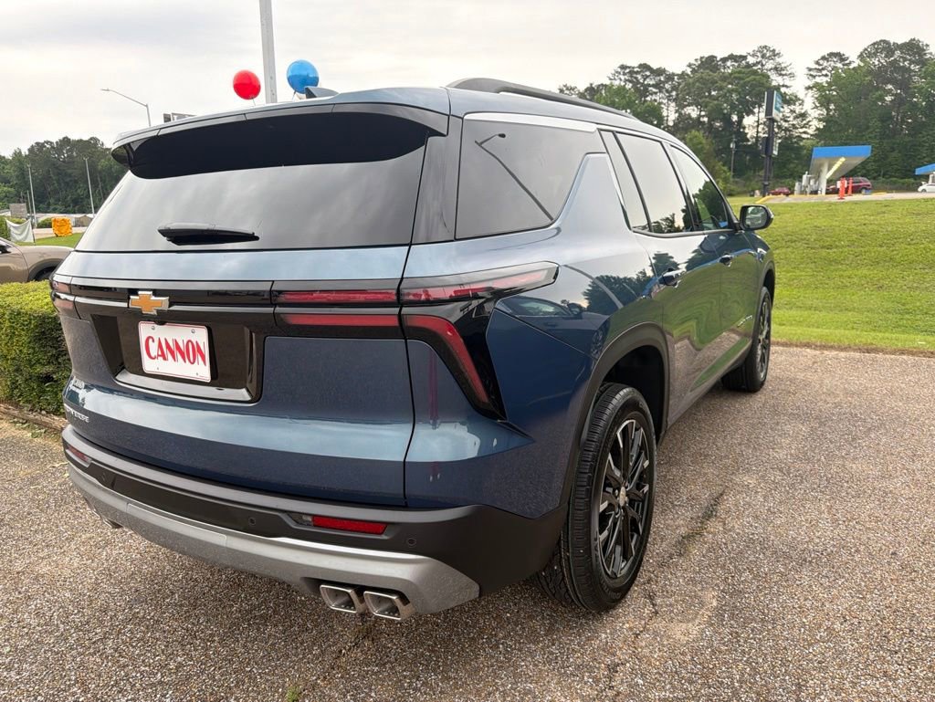 New 2026 Chevrolet Traverse LT w/ Sun and Wheel Package FWD image 3