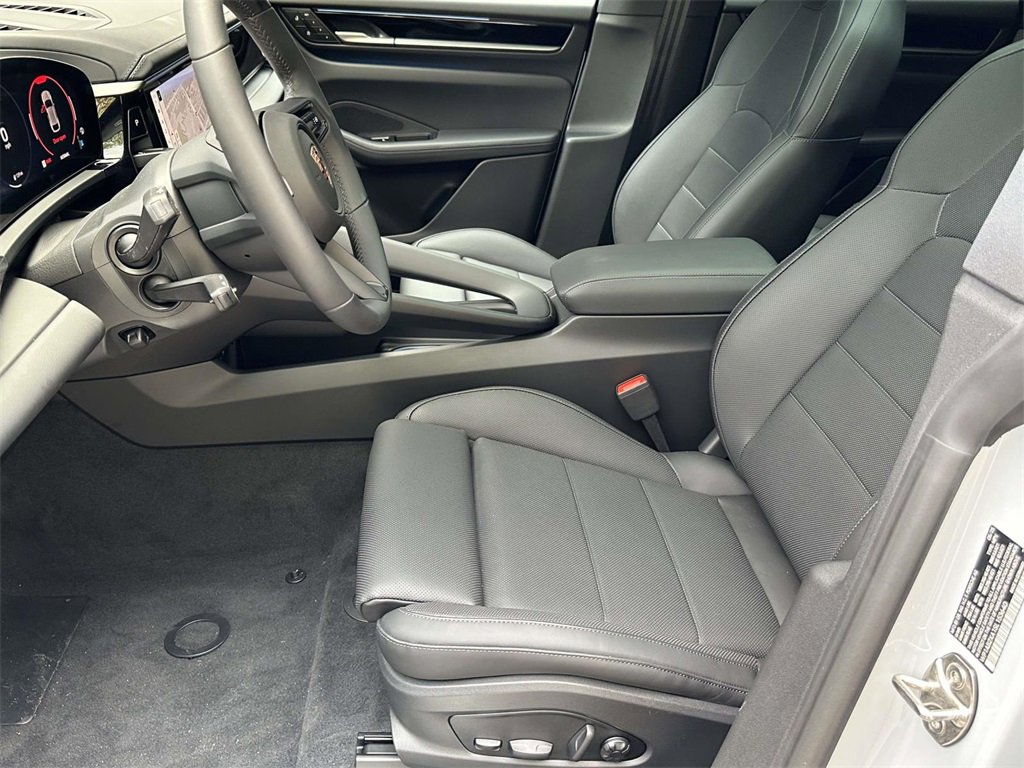 New 2025 Porsche Macan 4S Electric image 18