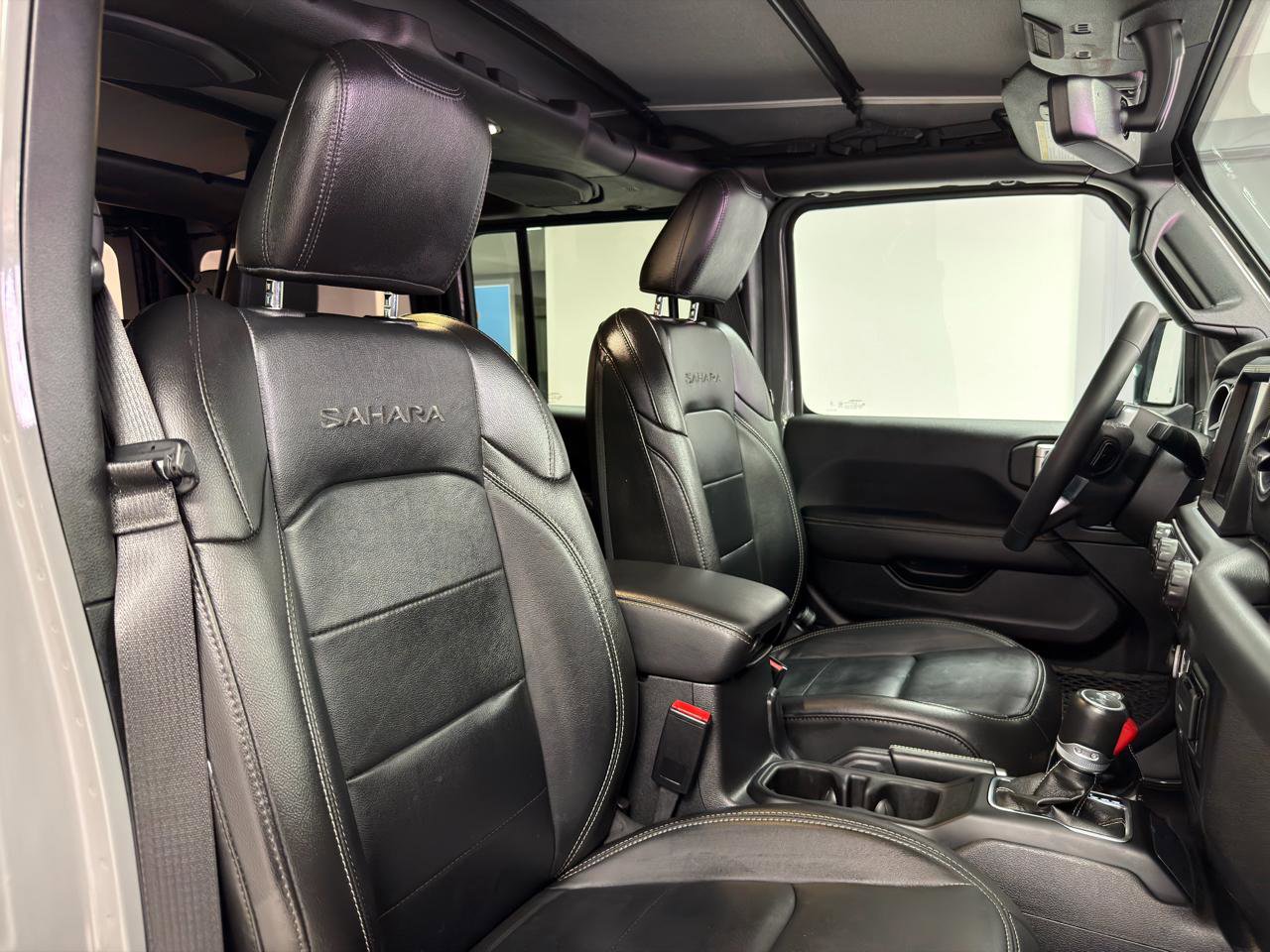 Used 2023 Jeep Wrangler Sahara AWD/4WD image 12