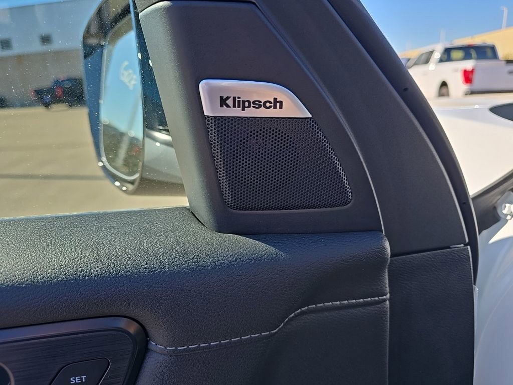 Used 2025 Nissan Armada Platinum Reserve AWD/4WD image 17