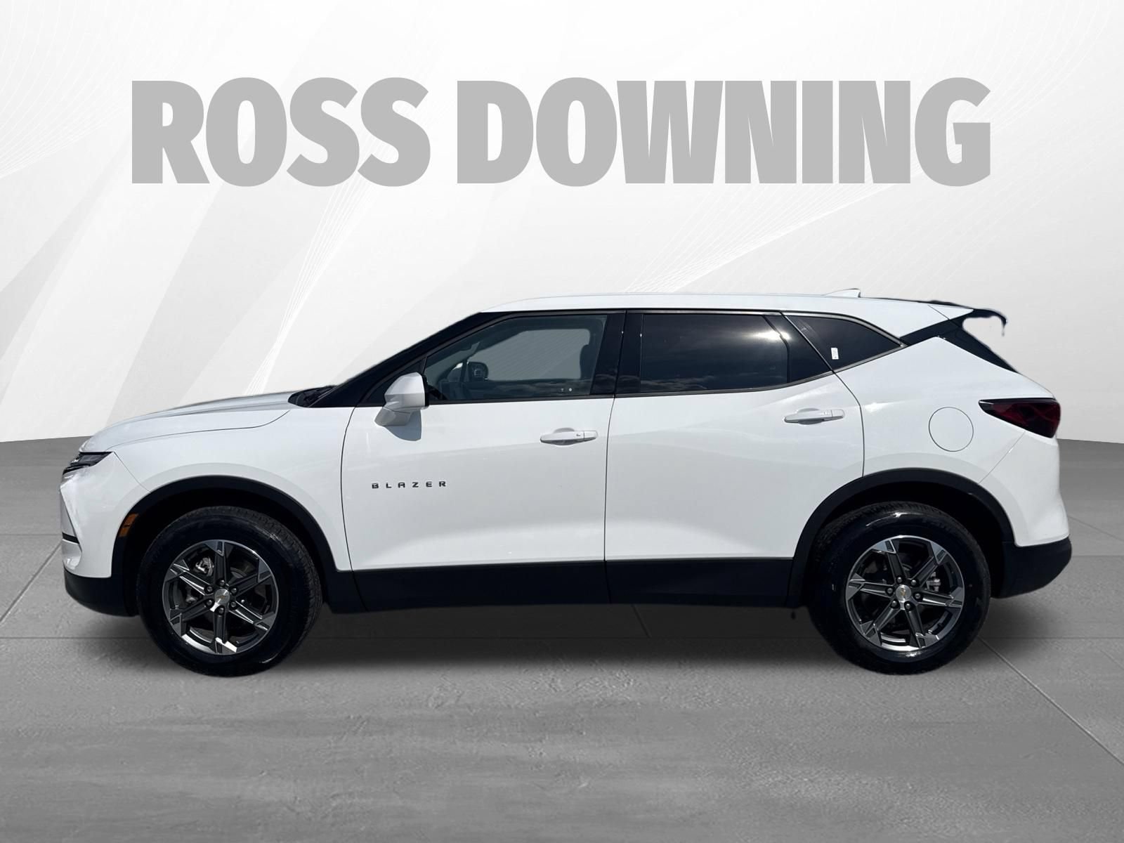 Used 2025 Chevrolet Blazer LT FWD image 3