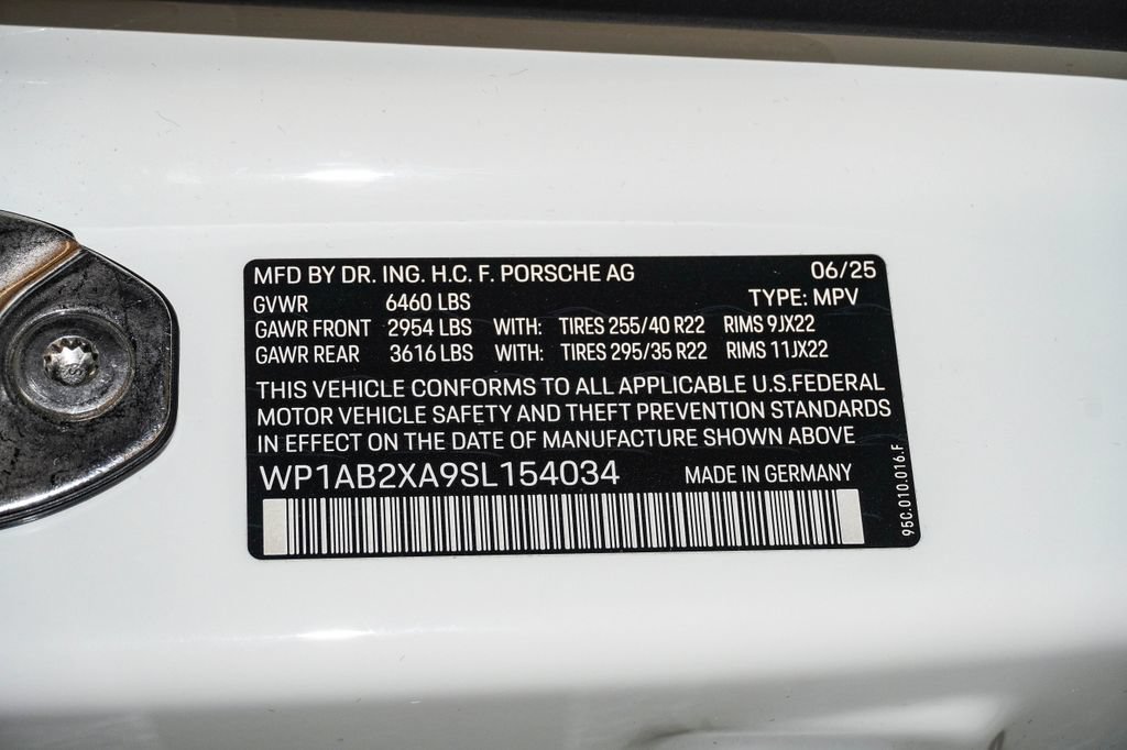 Certified 2025 Porsche Macan 4S Electric AWD/4WD image 30