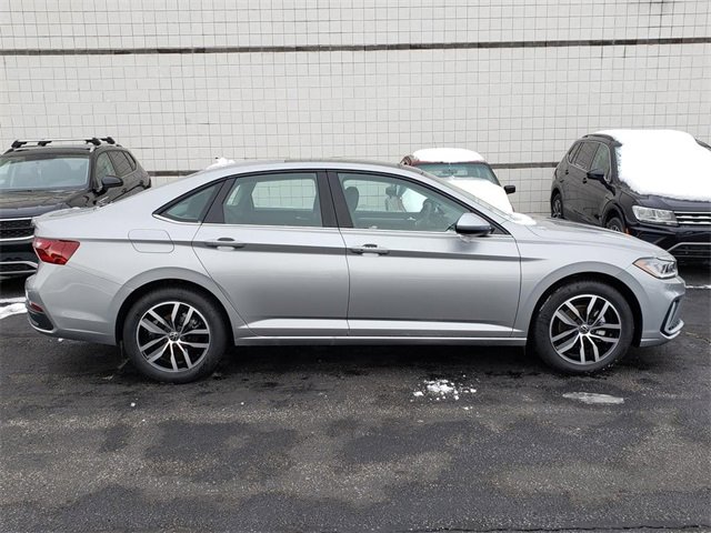New 2026 Volkswagen Jetta SE image 2