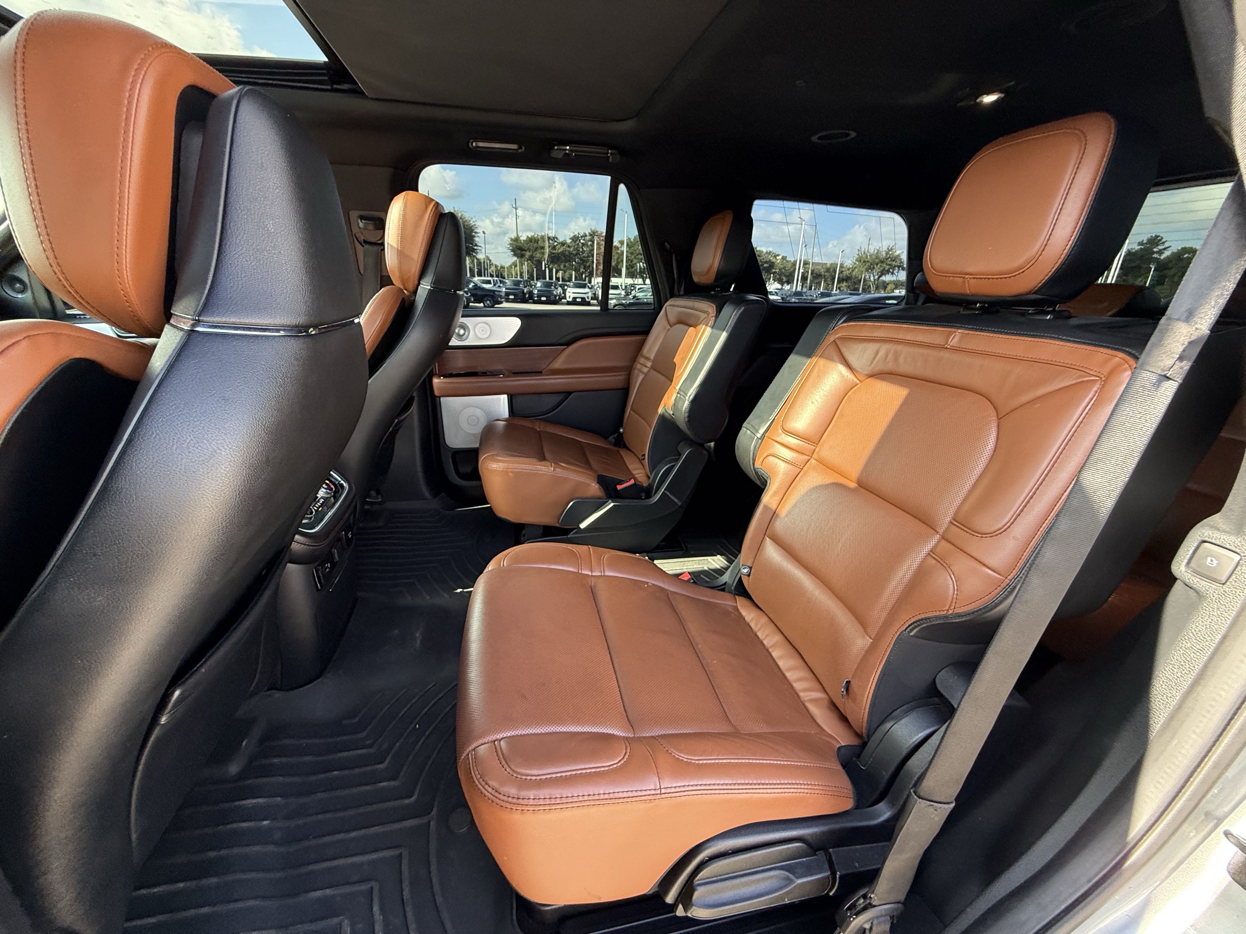 Used 2021 Lincoln Navigator Reserve w/ Luxury Package RWD image 31