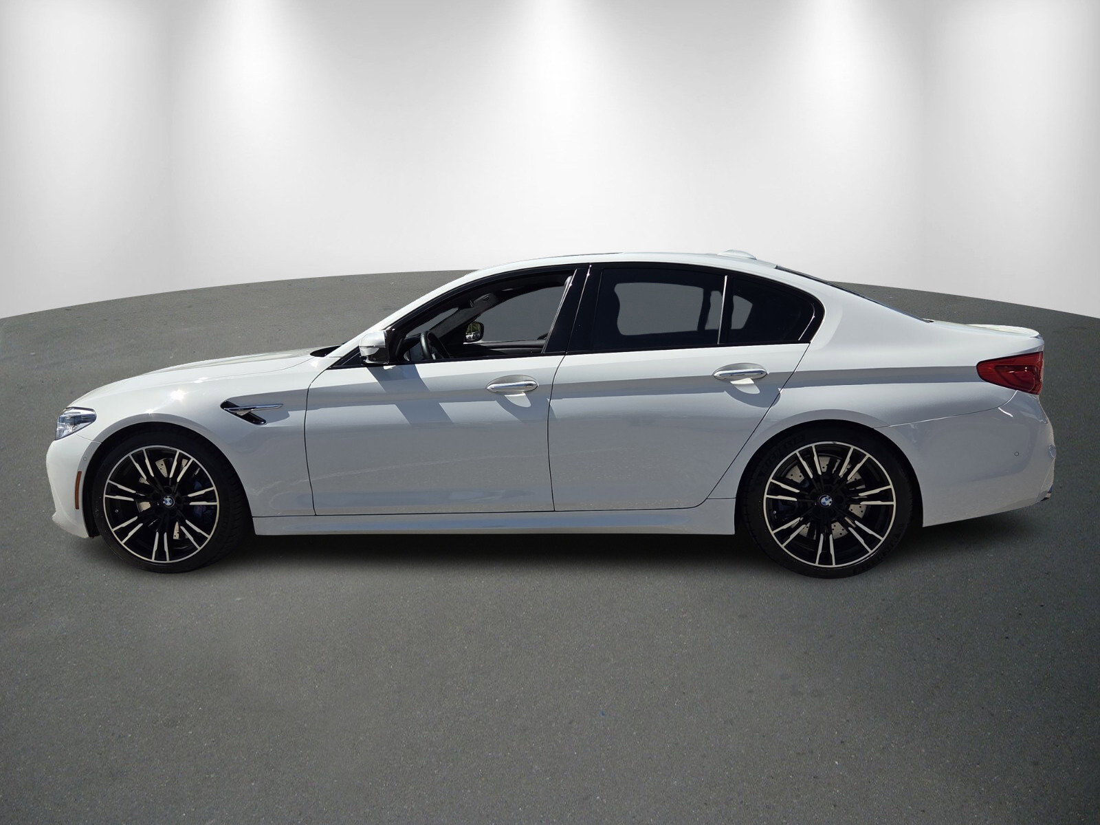 Used 2018 BMW M5 w/ Executive Package image 4