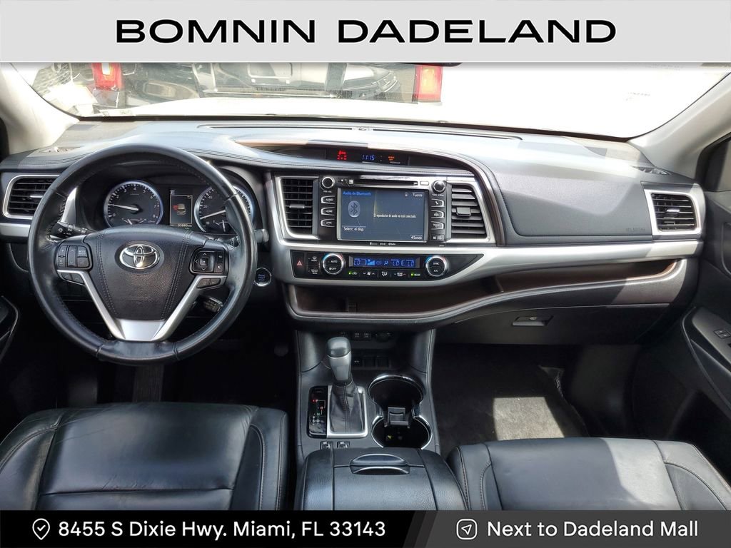 Used 2017 Toyota Highlander SE image 13