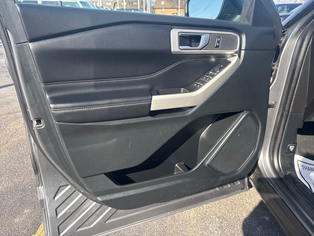 Used 2023 Ford Explorer XLT w/ Equipment Group 202A AWD/4WD image 28
