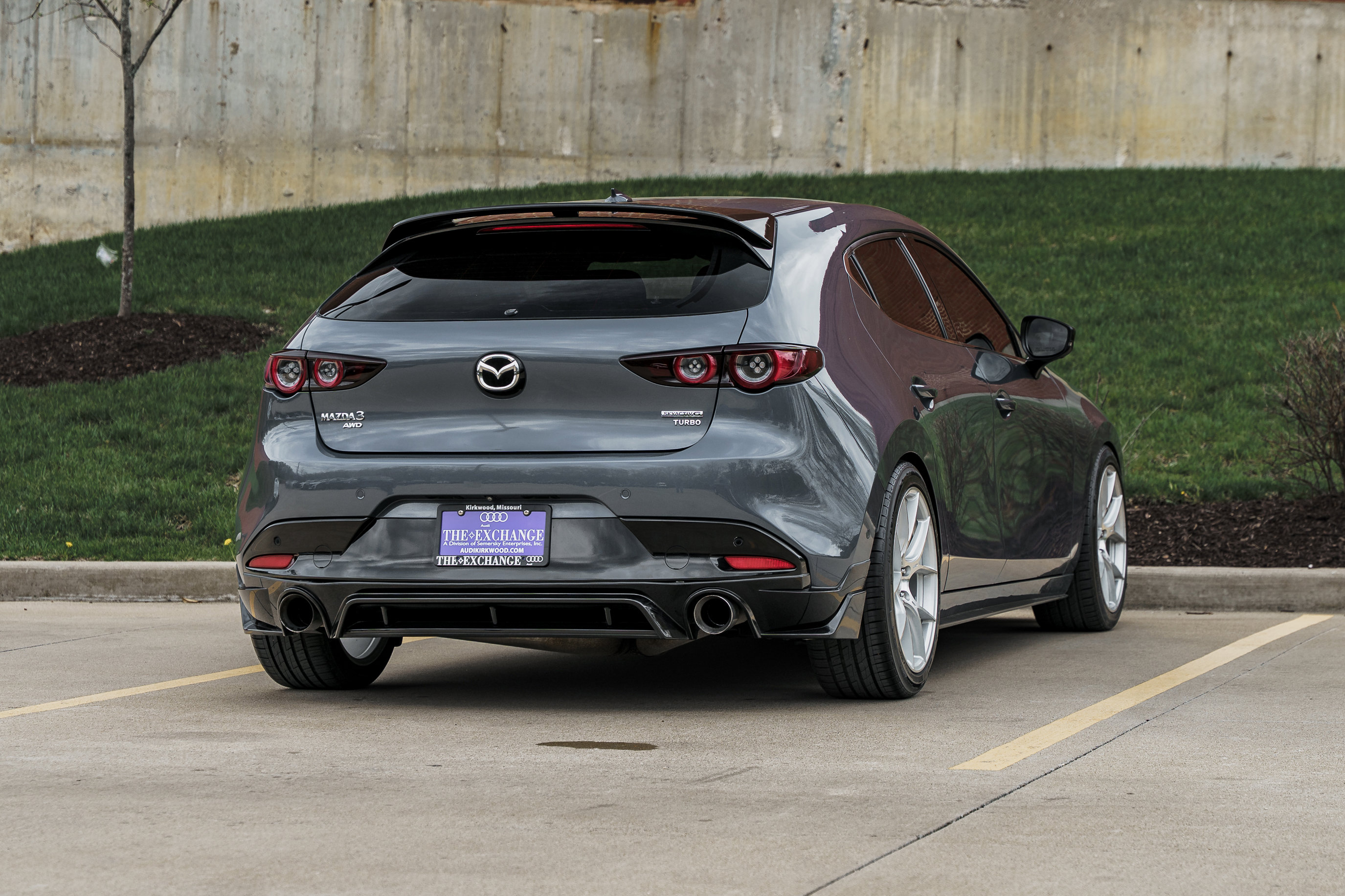 Used 2021 MAZDA MAZDA3 Hatchback w/Premium Plus Pkg image 4