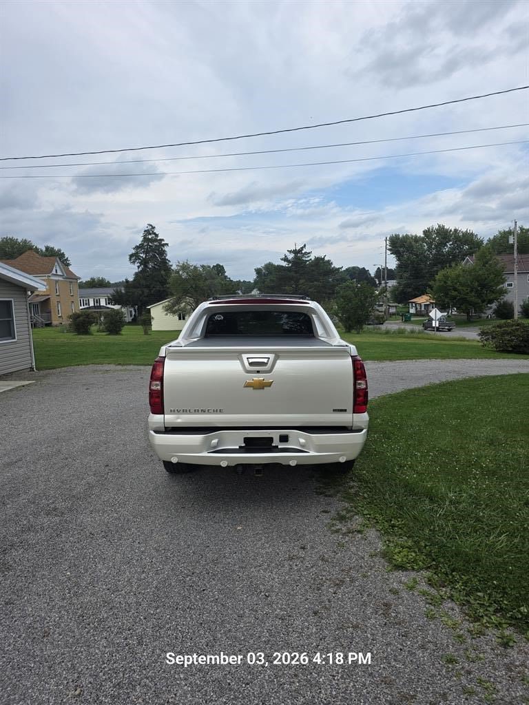 Used 2011 Chevrolet Avalanche LTZ AWD/4WD image 3