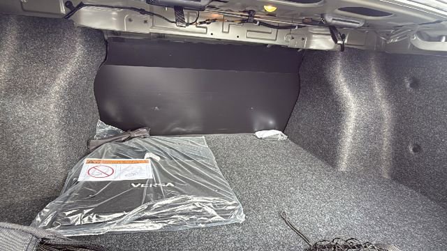 Used 2025 Nissan Versa S w/ Trunk Package image 27