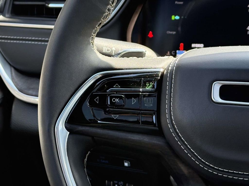 Used 2023 Jeep Grand Cherokee Overland w/ Luxury Tech Group IV image 21