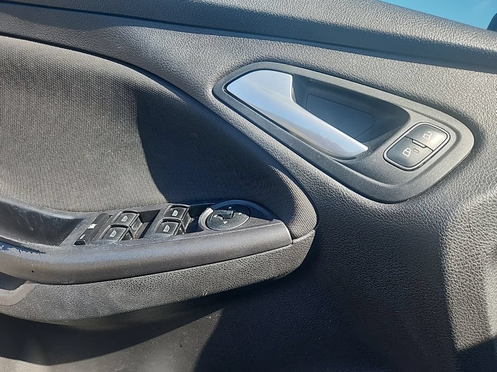 Used 2018 Ford Focus SEL FWD image 25