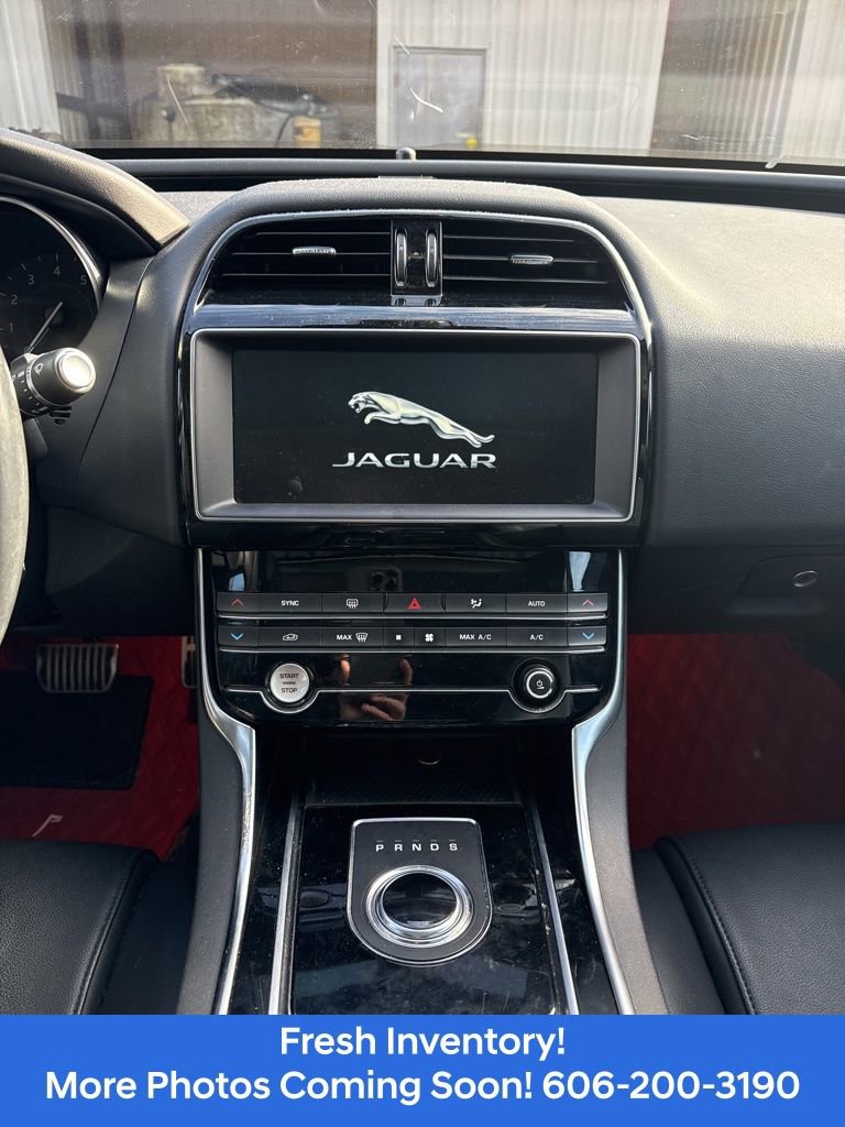 Used 2019 Jaguar XE Premium image 9