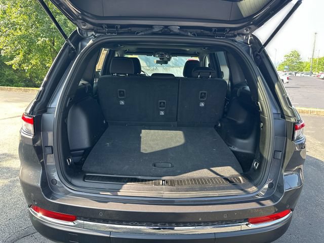 Used 2025 Jeep Grand Cherokee Laredo X AWD/4WD image 25