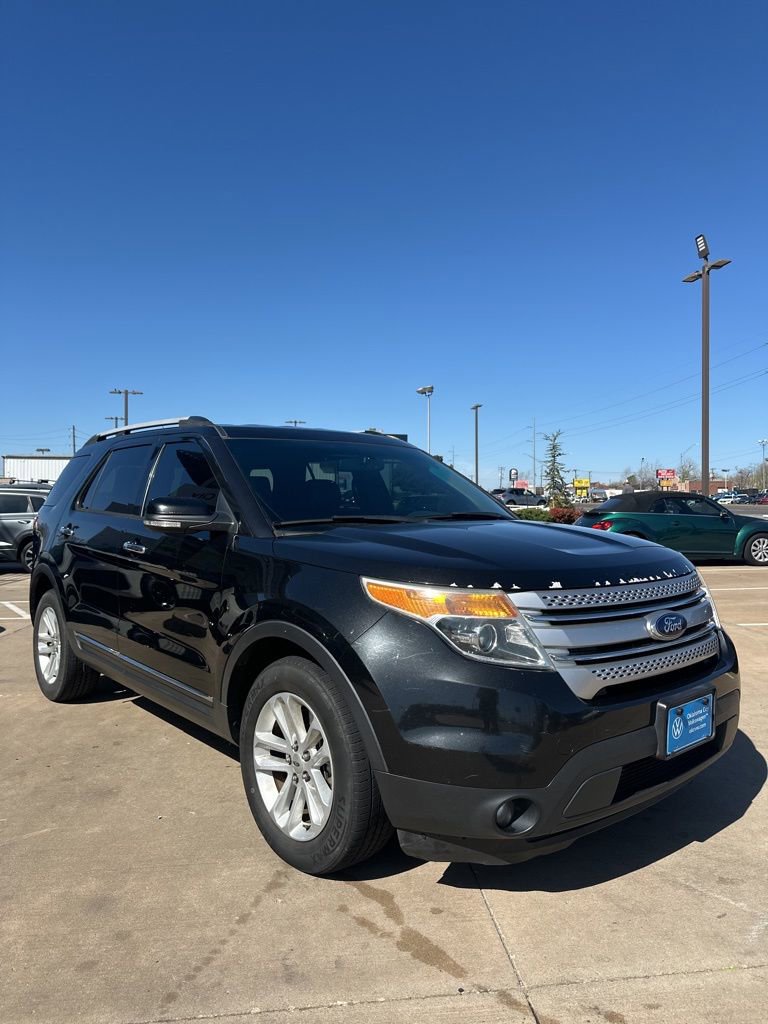 Used 2013 Ford Explorer XLT image 3