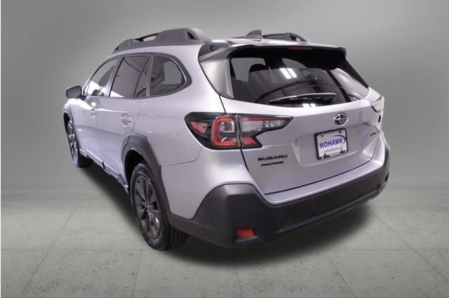 Used 2025 Subaru Outback Onyx Edition image 3