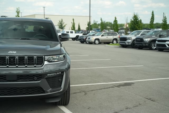New 2026 Jeep Grand Cherokee L Limited w/ Luxury Tech Group II AWD/4WD image 44