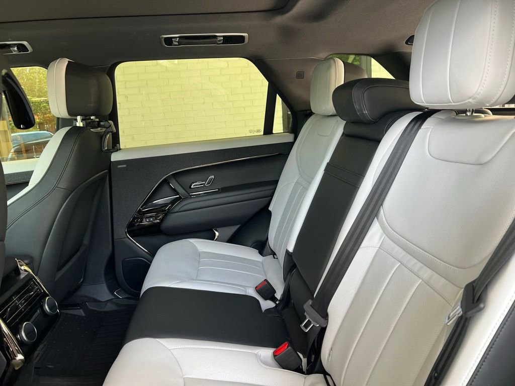 Used 2025 Land Rover Range Rover Sport Dynamic SE AWD/4WD image 8