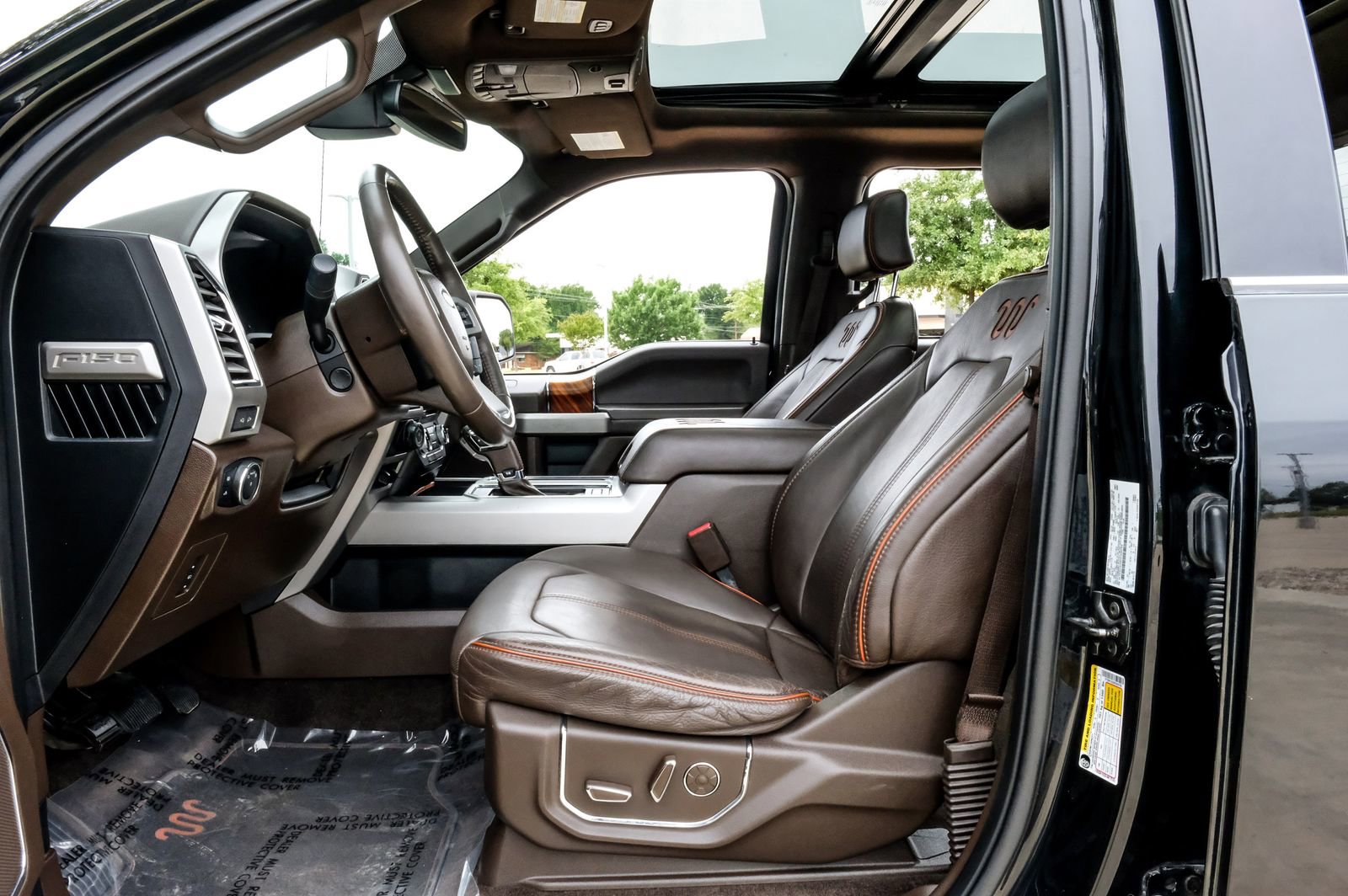 Used 2017 Ford F150 King Ranch w/ Equipment Group 601A Luxury AWD/4WD image 4