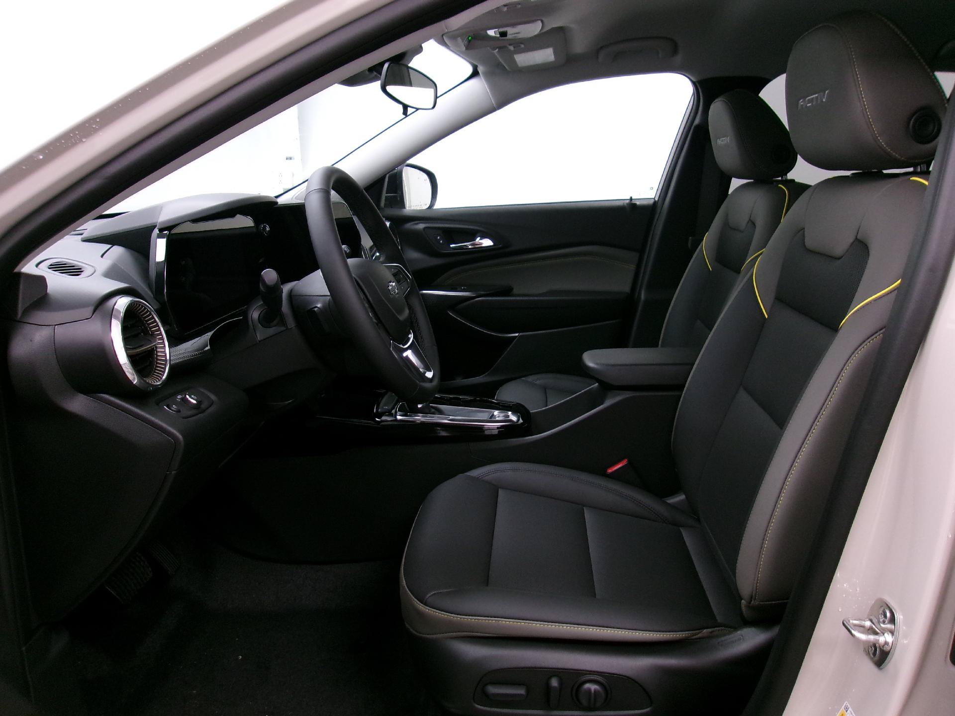 New 2026 Chevrolet Trax ACTIV w/ Driver Confidence Package FWD image 8