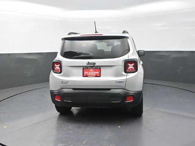 Used 2017 Jeep Renegade Latitude w/ Cold Weather Group AWD/4WD image 8