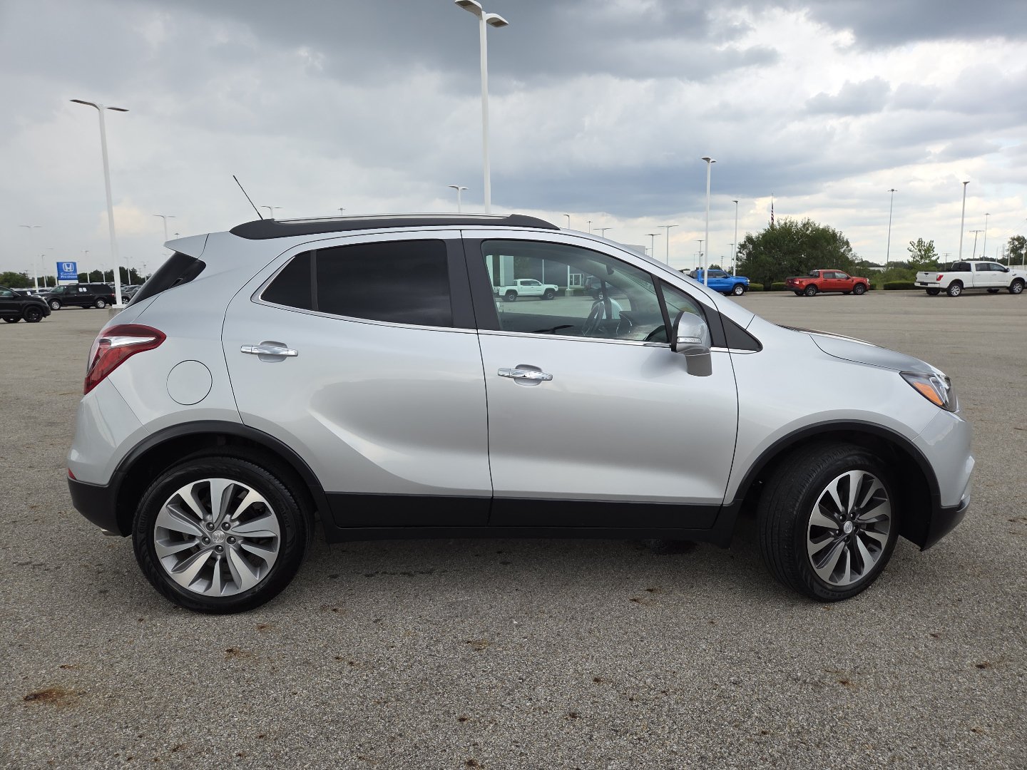 Used 2017 Buick Encore Essence FWD image 17