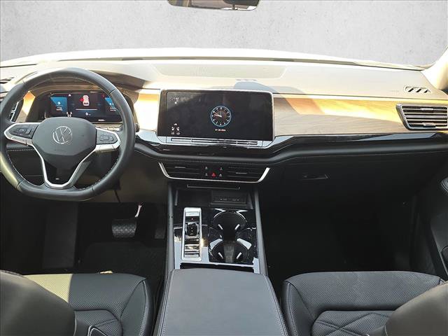 Used 2024 Volkswagen Atlas SE w/ Black Wheel Package FWD image 21