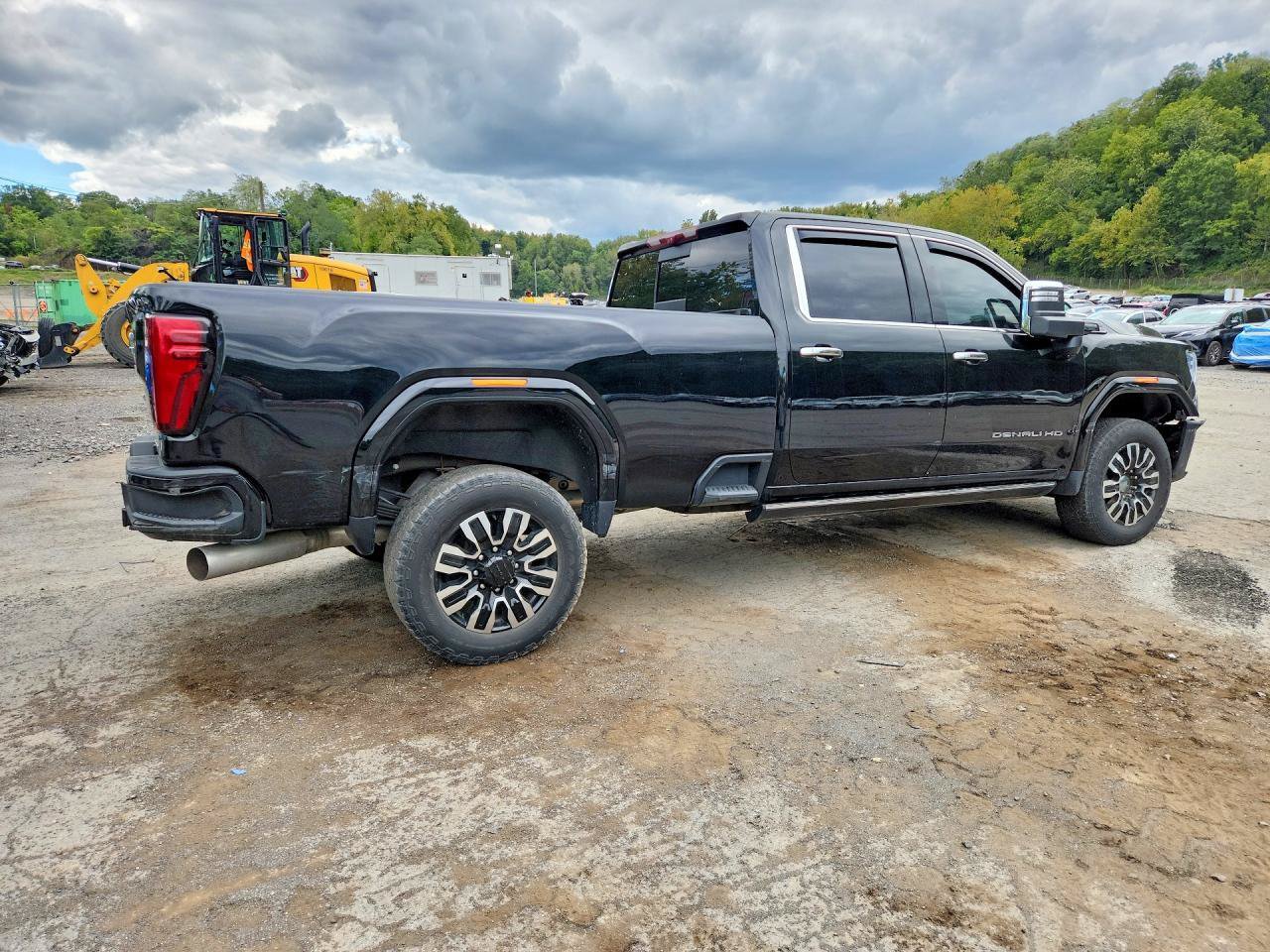 Used 2024 GMC Sierra 3500 Denali Ultimate AWD/4WD image 5