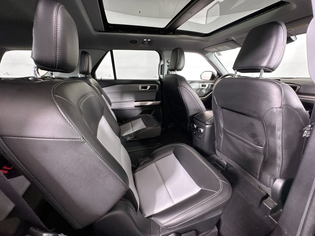 Used 2023 Ford Explorer XLT w/ Equipment Group 202A AWD/4WD image 29