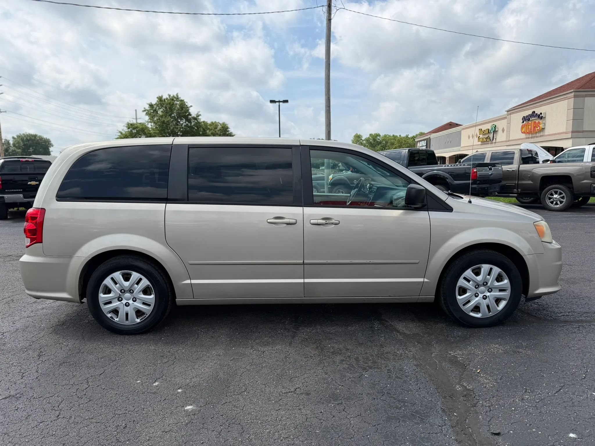 Used 2013 Dodge Grand Caravan SE FWD image 4