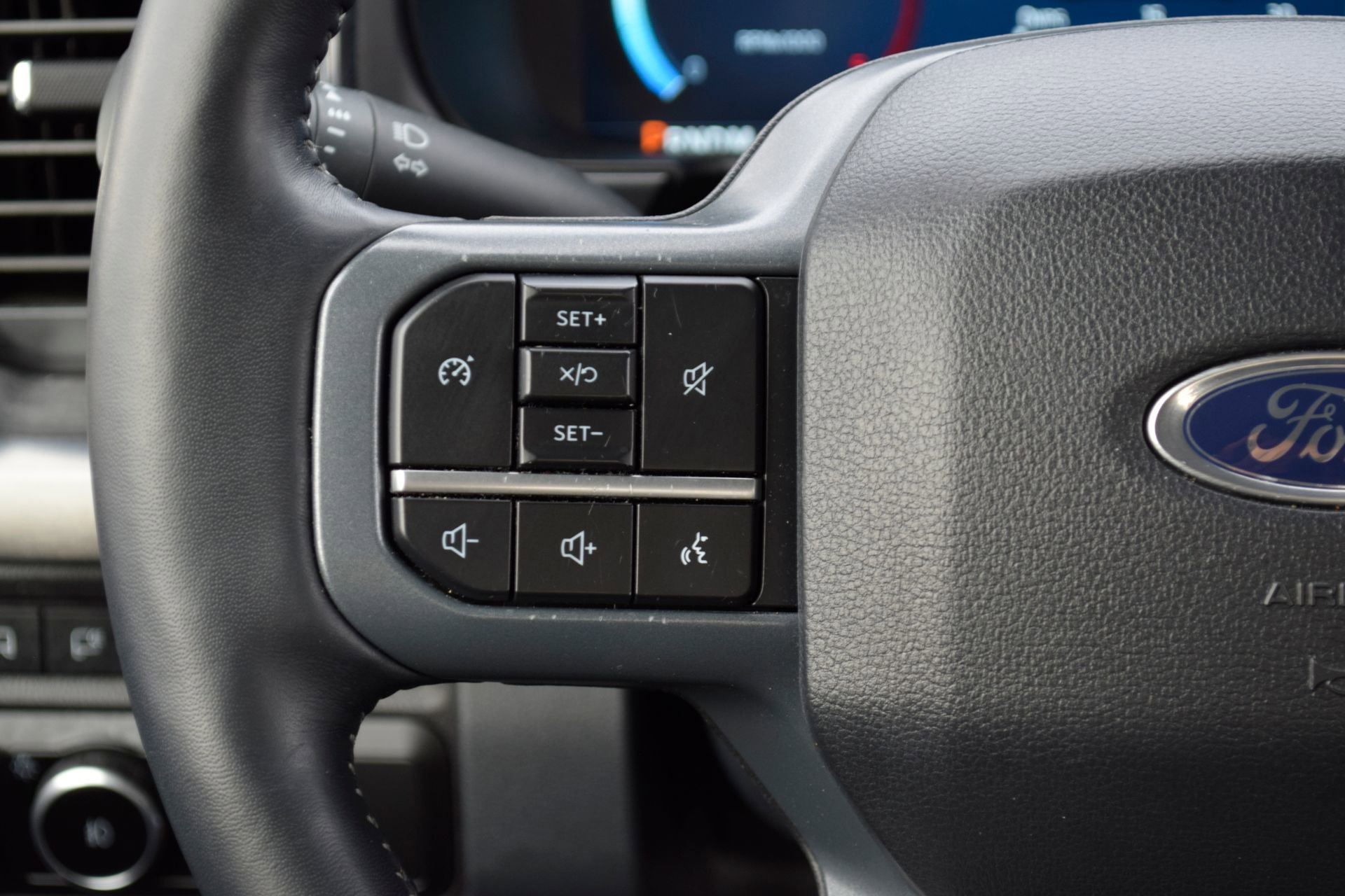 Used 2024 Ford F250 Lariat w/ Black Appearance Package image 9