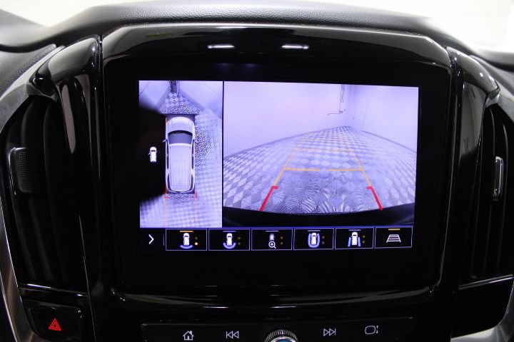 Used 2020 Chevrolet Traverse LT w/ LT Premium Package AWD/4WD image 4