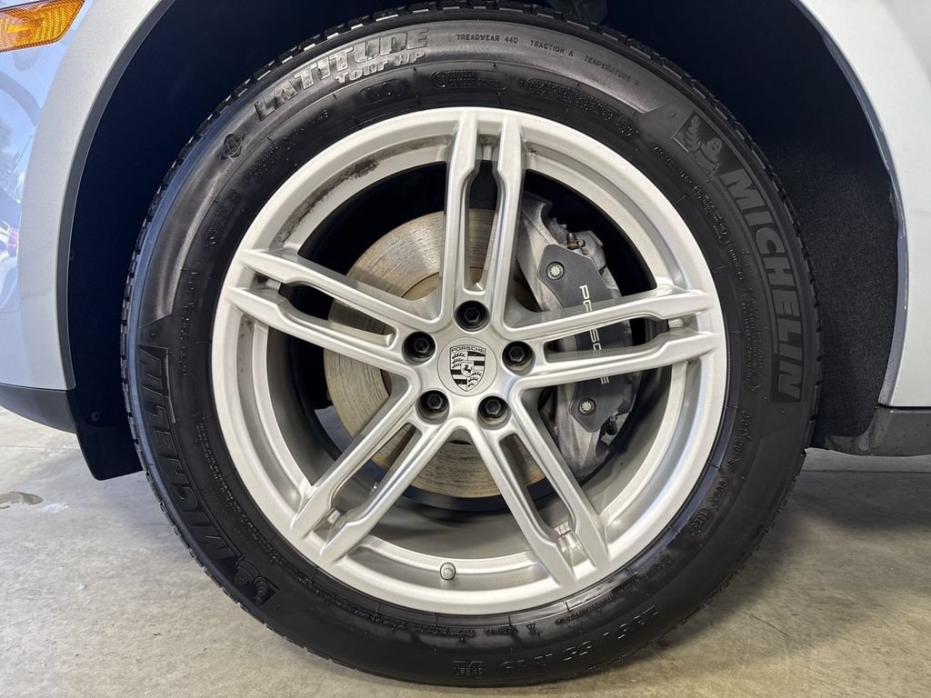 Certified 2026 Porsche Macan AWD/4WD image 13