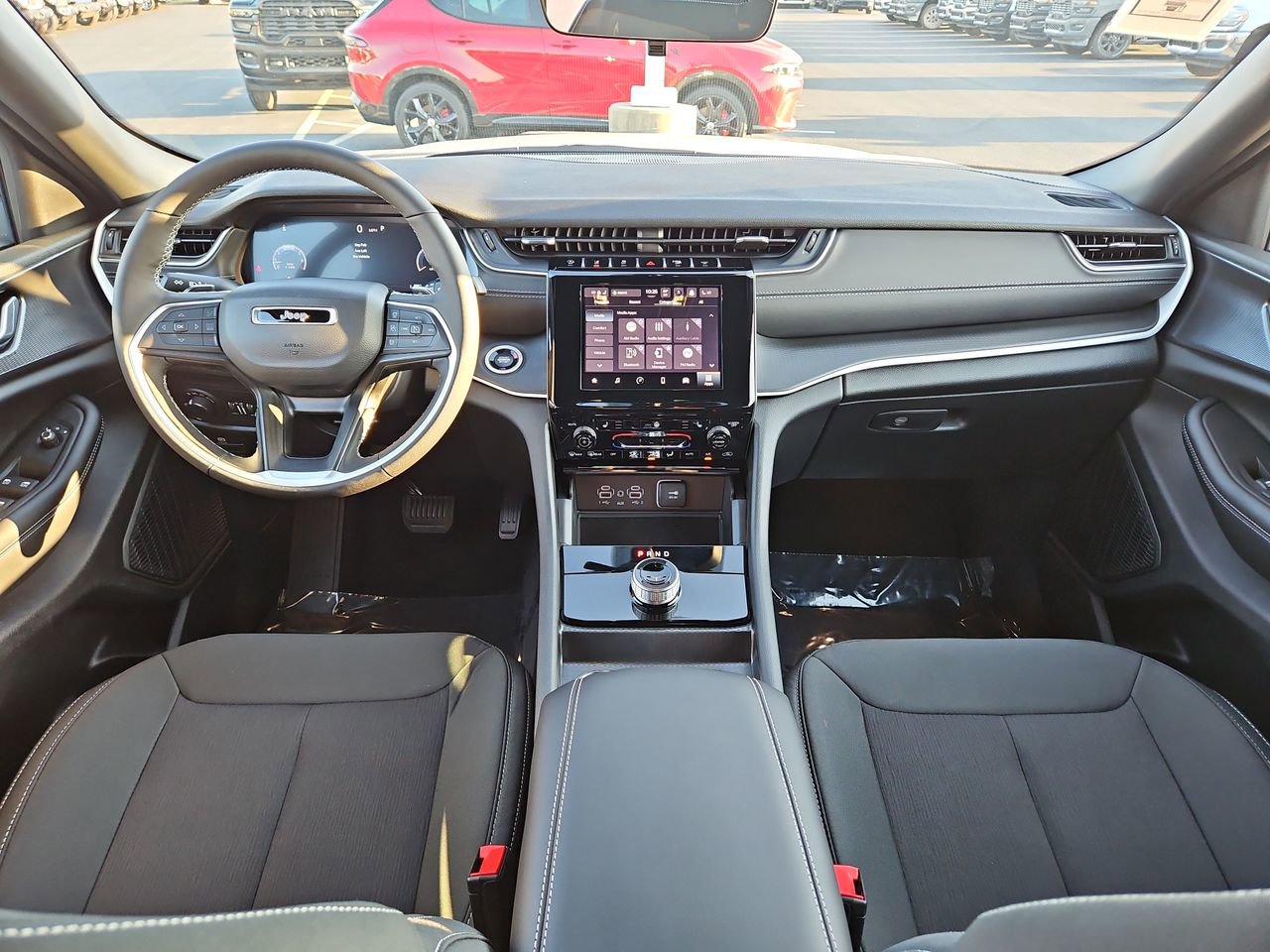 New 2025 Jeep Grand Cherokee Laredo w/ Luxury Tech Group I image 16