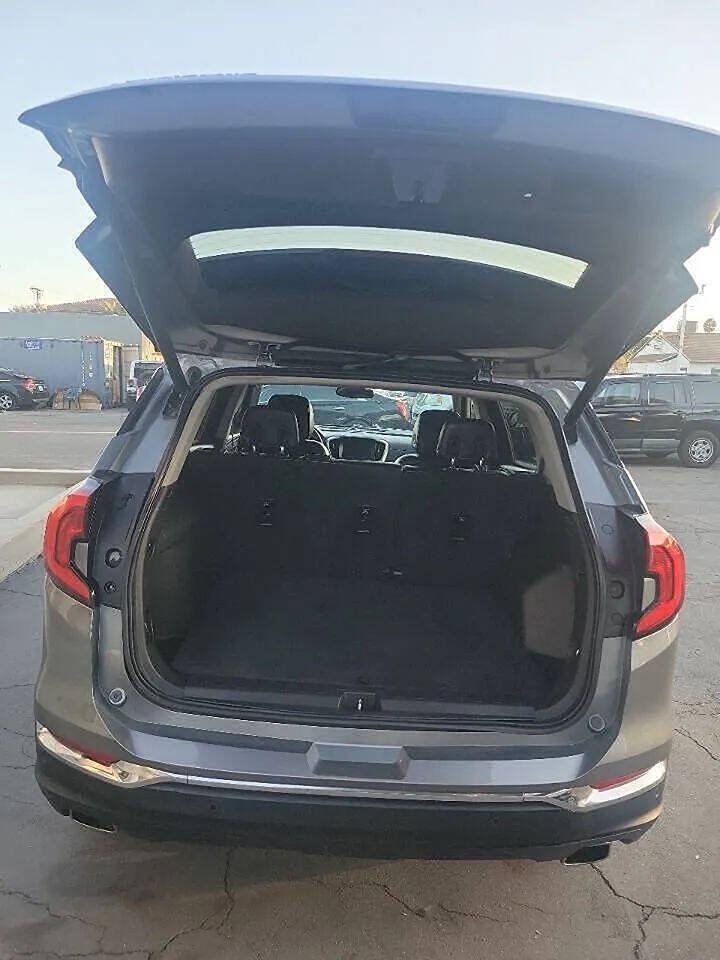 Used 2019 GMC Terrain SLT w/ Preferred Package FWD image 9