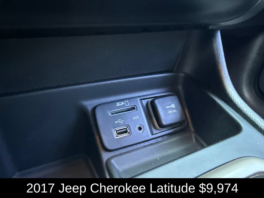 Used 2017 Jeep Cherokee Latitude FWD image 28